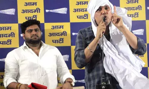 पालम अग्निकांड: दरवाज़ों पर डिजिटल लॉक से भागने में बाधा, जांच जारी पालम अग्निकांड: दरवाज़ों पर डिजिटल लॉक से भागने में बाधा, जांच जारी