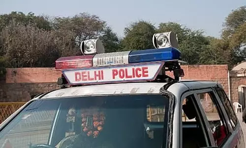 Delhi : पुलिस ने कपिल सांगवान गैंग से जुड़े शार्पशूटर और हथियार सप्लायर को गिरफ्तार किया Delhi : पुलिस ने कपिल सांगवान गैंग से जुड़े शार्पशूटर और हथियार सप्लायर को गिरफ्तार किया
