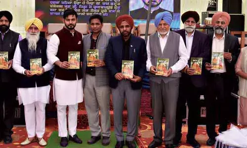 Jalandhar: युवा मनों को प्रेरित करने के लिए बच्चों की किताब अंबी दा बूटा लॉन्च की गई Jalandhar: युवा मनों को प्रेरित करने के लिए बच्चों की किताब अंबी दा बूटा लॉन्च की गई