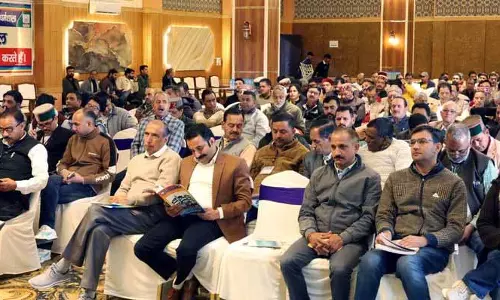 Kangra सहकारी बैंक में आउटसोर्सिंग से भर्ती का विरोध Kangra सहकारी बैंक में आउटसोर्सिंग से भर्ती का विरोध
