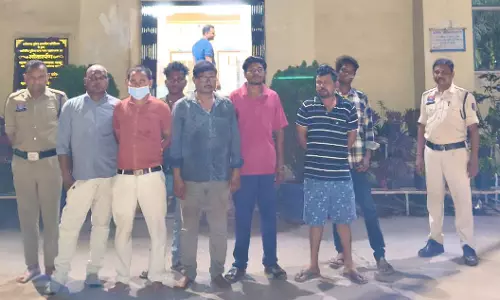 खुले में शराब सेवन करने वालों पर कार्रवाई, 9 गिरफ्तार खुले में शराब सेवन करने वालों पर कार्रवाई, 9 गिरफ्तार