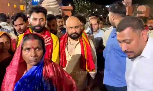 पंजाबी गायक बी प्राक ने Puri के जगन्नाथ मंदिर में आशीर्वाद लिया पंजाबी गायक बी प्राक ने Puri के जगन्नाथ मंदिर में आशीर्वाद लिया