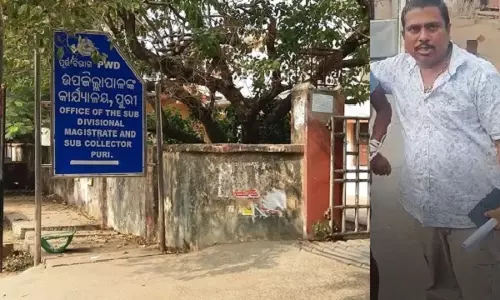 Brahmagiri में नाबालिग लड़के के हाथ बांधकर, गले में बेइज्ज़ती वाला पोस्टर लटकाकर सड़क पर घुमाया गया Brahmagiri में नाबालिग लड़के के हाथ बांधकर, गले में बेइज्ज़ती वाला पोस्टर लटकाकर सड़क पर घुमाया गया