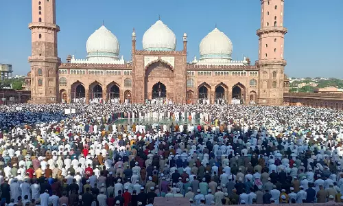 Eid-ul-Fitr 2026: भोपाल में नमाज़, दान और अपनों के साथ मनाई गई ईद-उल-फितर Eid-ul-Fitr 2026: भोपाल में नमाज़, दान और अपनों के साथ मनाई गई ईद-उल-फितर
