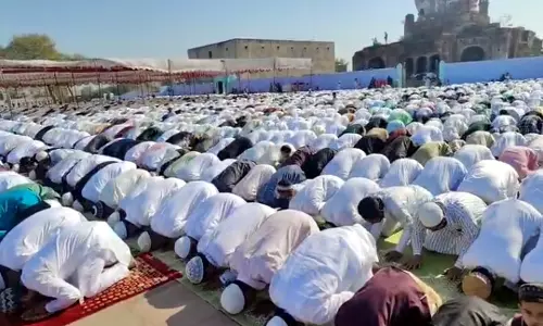 Farrukhabad: ईद पर सुरक्षा के कड़े इंतजाम, अधिकारियों का निरीक्षण Farrukhabad: ईद पर सुरक्षा के कड़े इंतजाम, अधिकारियों का निरीक्षण