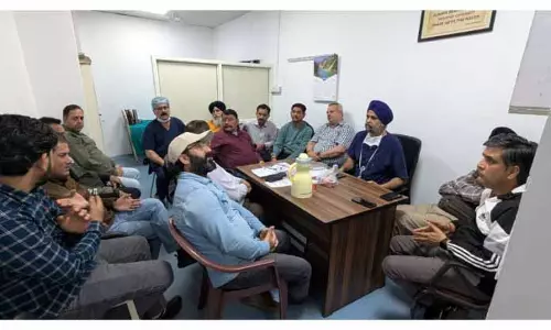 JAMMU: वेतन में देरी को लेकर स्वास्थ्य कर्मचारियों ने 2 दिन की हड़ताल की घोषणा की