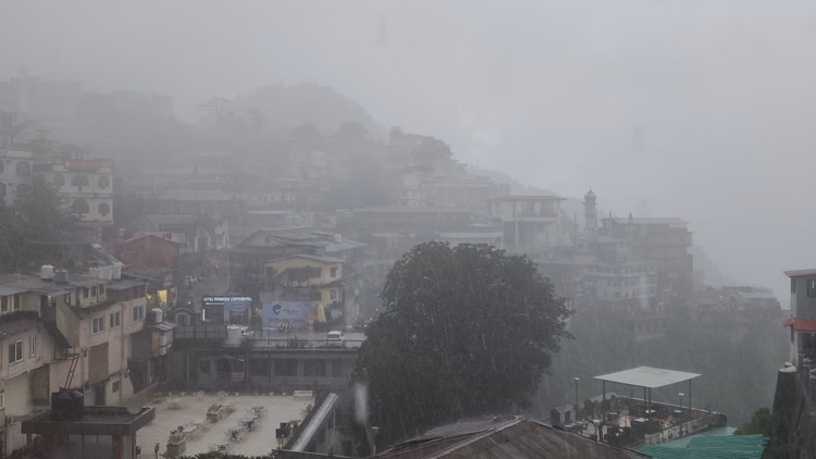 Dehradun: उत्तराखंड में मौसम बदलेगा, पहाड़ों पर बर्फबारी संभव Dehradun: उत्तराखंड में मौसम बदलेगा, पहाड़ों पर बर्फबारी संभव