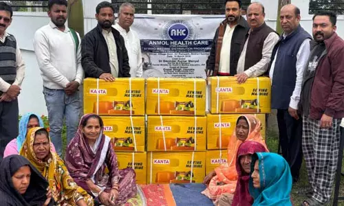 NDA और अनमोल हेल्थ केयर ने महिलाओं को सिलाई मशीनें बांटीं NDA और अनमोल हेल्थ केयर ने महिलाओं को सिलाई मशीनें बांटीं