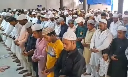 Faridabad: ईद पर फरीदाबाद में दिखा उल्लास और उत्साह Faridabad: ईद पर फरीदाबाद में दिखा उल्लास और उत्साह