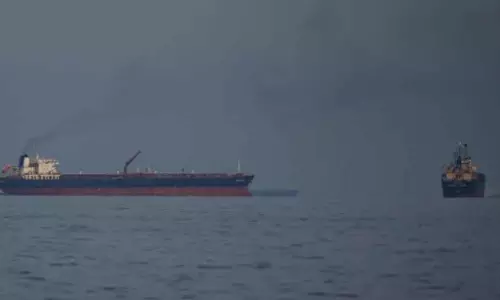 West Asia युद्ध के बीच दो भारतीय LPG टैंकर होर्मुज़ पार करने को तैयार