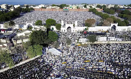 Eid के मौके पर मध्य प्रदेश में शिया मुसलमानों ने खमेनेई की हत्या की निंदा की Eid के मौके पर मध्य प्रदेश में शिया मुसलमानों ने खमेनेई की हत्या की निंदा की