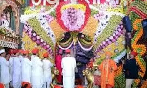 Katra: अटका आरती में सुरों की भक्ति, श्रद्धालु भाव-विभोर Katra: अटका आरती में सुरों की भक्ति, श्रद्धालु भाव-विभोर
