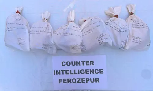 काउंटर इंटेलिजेंस और BSF ने जब्त की 6.5 किलो हेरोइन, फायरिंग के बाद भागे तस्कर