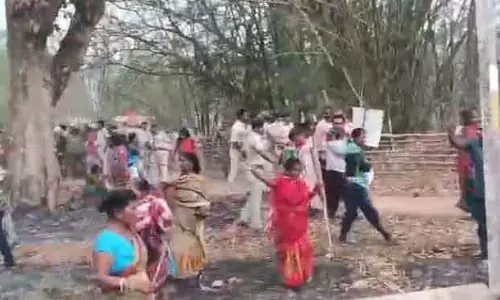 मेगा स्टील प्लांट के लिए ग्राम सभा हिंसक हुई; 4 गिरफ्तार
