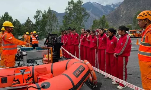 Himachal: आपदा प्रबंधन अभ्यास में NDRF की 18 टीमें शामिल हुईं Himachal: आपदा प्रबंधन अभ्यास में NDRF की 18 टीमें शामिल हुईं