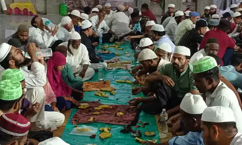 रमज़ान का रोज़ा समाप्त: Eid आज फिर खुशियाँ लेकर आई रमज़ान का रोज़ा समाप्त: Eid आज फिर खुशियाँ लेकर आई