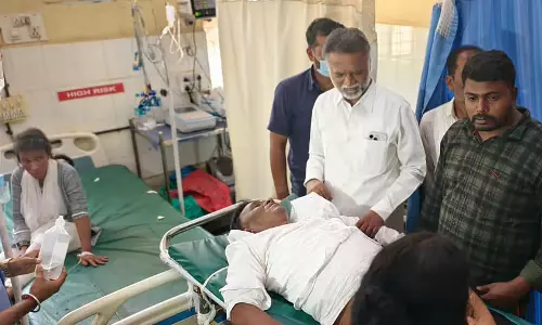 Davanagere में ईद-उल-फितर: सामूहिक नमाज़ के दौरान मधुमक्खियों का हमला Davanagere में ईद-उल-फितर: सामूहिक नमाज़ के दौरान मधुमक्खियों का हमला