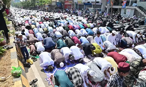 Davanagere : ईद-उल-फितर का जश्न, सामूहिक नमाज़ Davanagere : ईद-उल-फितर का जश्न, सामूहिक नमाज़