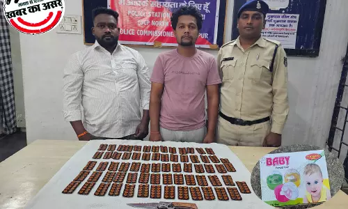 खिलौने के बॉक्स में छिपाकर नशीली टेबलेट की सप्लाई, दो गिरफ्तार खिलौने के बॉक्स में छिपाकर नशीली टेबलेट की सप्लाई, दो गिरफ्तार