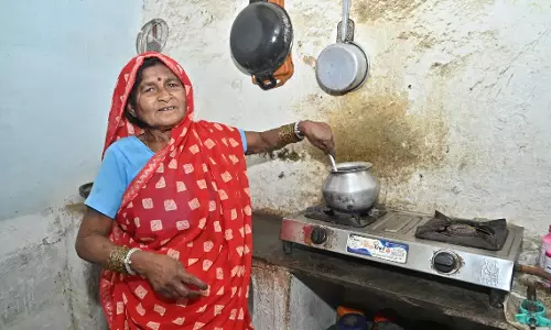 बुढ़ापे में सहारा बनी महतारी वंदन योजना बुढ़ापे में सहारा बनी महतारी वंदन योजना