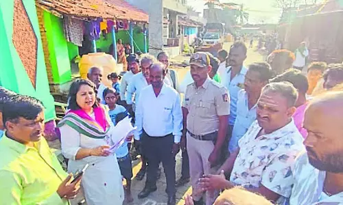 Dharwad : उपायुक्त स्नेहल ने बारिश से हुए नुकसान का जायज़ा लिया