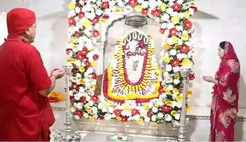 Jaipur: दीया कुमारी ने जमुवाय माता और शिला माता के दर्शन कर की पूजा-अर्चना Jaipur: दीया कुमारी ने जमुवाय माता और शिला माता के दर्शन कर की पूजा-अर्चना