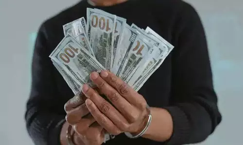 एक व्यक्ति ने NY के छह बैंकों में लूट की, लेकिन उसके हाथ सिर्फ़ $605 ही लगे एक व्यक्ति ने NY के छह बैंकों में लूट की, लेकिन उसके हाथ सिर्फ़ $605 ही लगे