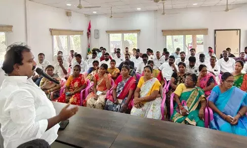 BRS पार्टी को मज़बूत करने के लिए हमें सैनिकों की तरह काम करना चाहिए: पूर्व विधायक आरुरी BRS पार्टी को मज़बूत करने के लिए हमें सैनिकों की तरह काम करना चाहिए: पूर्व विधायक आरुरी