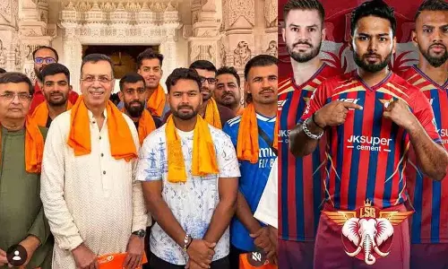 रामुलौरी की उपस्थिति में Lucknow के क्रिकेटर... सभी जीतों के लिए प्रार्थना करते हुए! रामुलौरी की उपस्थिति में Lucknow के क्रिकेटर... सभी जीतों के लिए प्रार्थना करते हुए!
