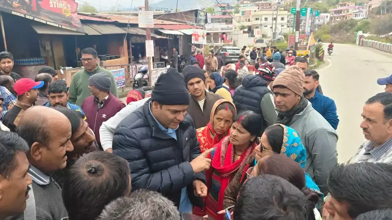 Champawat: गैस सप्लाई में सुधार के लिए प्रशासन सक्रिय, जिलाधिकारी की पहल Champawat: गैस सप्लाई में सुधार के लिए प्रशासन सक्रिय, जिलाधिकारी की पहल
