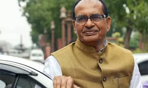 Chouhan ने बेमौसम बारिश से रबी फसलों को हुए नुकसान की समीक्षा की Chouhan ने बेमौसम बारिश से रबी फसलों को हुए नुकसान की समीक्षा की