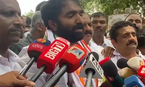केरल चुनाव से पहले Chandy Oommen ने पुथुप्पल्ली से नामांकन दाखिल किया केरल चुनाव से पहले Chandy Oommen ने पुथुप्पल्ली से नामांकन दाखिल किया