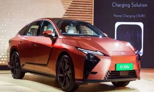 Lexus ने भारत में अपना पहला बैटरी इलेक्ट्रिक मॉडल ES500e लॉन्च किया