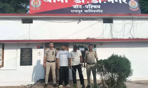 Raipur Breaking: महंगी बाइक के टायर चोरी मामले में नाबालिग सहित 6 चोर गिरफ्तार Raipur Breaking: महंगी बाइक के टायर चोरी मामले में नाबालिग सहित 6 चोर गिरफ्तार