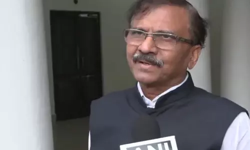 UBT सेना MP संजय राउत ने चुनाव में गड़बड़ी का आरोप लगाया; EC पर पश्चिम बंगाल में पक्षपात का आरोप लगाया