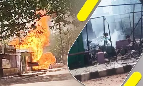 घाटिकिया चौराहे पर LPG सिलेंडर फटने से लगी भीषण आग घाटिकिया चौराहे पर LPG सिलेंडर फटने से लगी भीषण आग