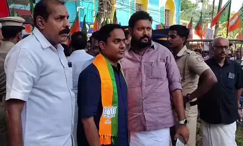 केरल चुनाव: NDA उम्मीदवार अनूप एंटनी ने 9 अप्रैल को होने वाले चुनाव से पहले तिरुवल्ला से नामांकन दाखिल किया