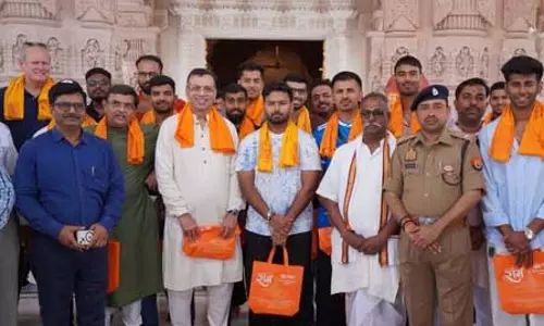 अयोध्या में आईपीएल की टीम ने टेका मत्था, श्री रामलला के दर्शन कर किया पूजन