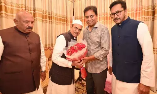 महमूद अली के आवास पर रमज़ान का जश्न; KTR हुए शामिल महमूद अली के आवास पर रमज़ान का जश्न; KTR हुए शामिल