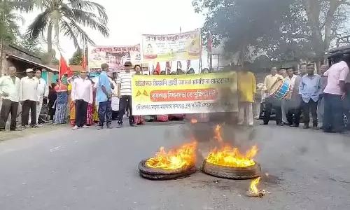 Matua समुदाय का विरोध प्रदर्शन, ‘भूमिपुत्र’ उम्मीदवार की मांग Matua समुदाय का विरोध प्रदर्शन, ‘भूमिपुत्र’ उम्मीदवार की मांग