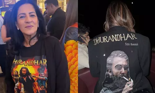 Dhurandhar 2 की स्क्रीनिंग पर रणवीर सिंह की मां अंजू भवनानी ने पहनी हमजा टी-शर्ट Dhurandhar 2 की स्क्रीनिंग पर रणवीर सिंह की मां अंजू भवनानी ने पहनी हमजा टी-शर्ट