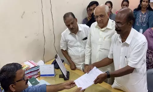 केरल चुनाव: NDA उम्मीदवार सीसी मुकुंदन ने त्रिशूर जिले के नट्टिका निर्वाचन क्षेत्र से दाखिल किया नामांकन केरल चुनाव: NDA उम्मीदवार सीसी मुकुंदन ने त्रिशूर जिले के नट्टिका निर्वाचन क्षेत्र से दाखिल किया नामांकन