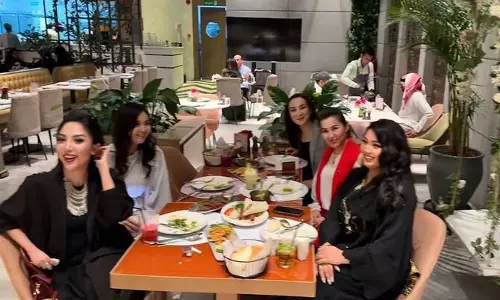 Saudi Arabia में प्रवासी महिलाएँ ईद-उल-फितर को सांस्कृतिक मेलजोल के साथ मना रही हैं