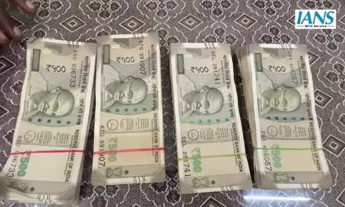 कटपाड़ी के पास फ्लाइंग स्क्वॉड ने वाहन जांच के दौरान ₹2 लाख जब्त किए कटपाड़ी के पास फ्लाइंग स्क्वॉड ने वाहन जांच के दौरान ₹2 लाख जब्त किए