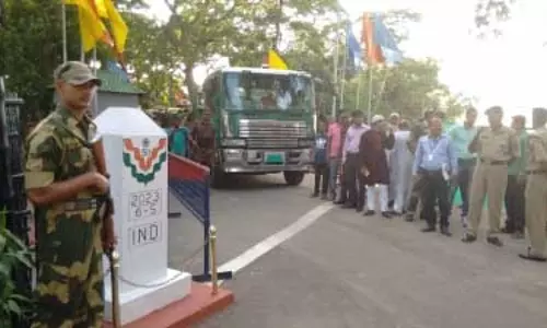 रिपोर्ट: आपूर्ति संकट के बीच बांग्लादेश के लिए भारत की अहमियत बढ़ी रिपोर्ट: आपूर्ति संकट के बीच बांग्लादेश के लिए भारत की अहमियत बढ़ी