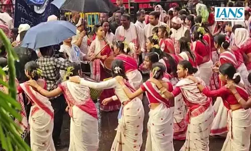 रांची में सरहुल उत्सव की धूम, पारंपरिक नृत्यों और जुलूस के साथ मनाया गया रांची में सरहुल उत्सव की धूम, पारंपरिक नृत्यों और जुलूस के साथ मनाया गया