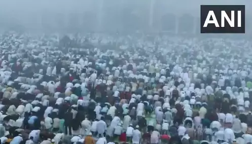 ईद की नमाज के लिए जामा मस्जिद में जनसैलाब, दिल्ली में दिखा उत्साह ईद की नमाज के लिए जामा मस्जिद में जनसैलाब, दिल्ली में दिखा उत्साह