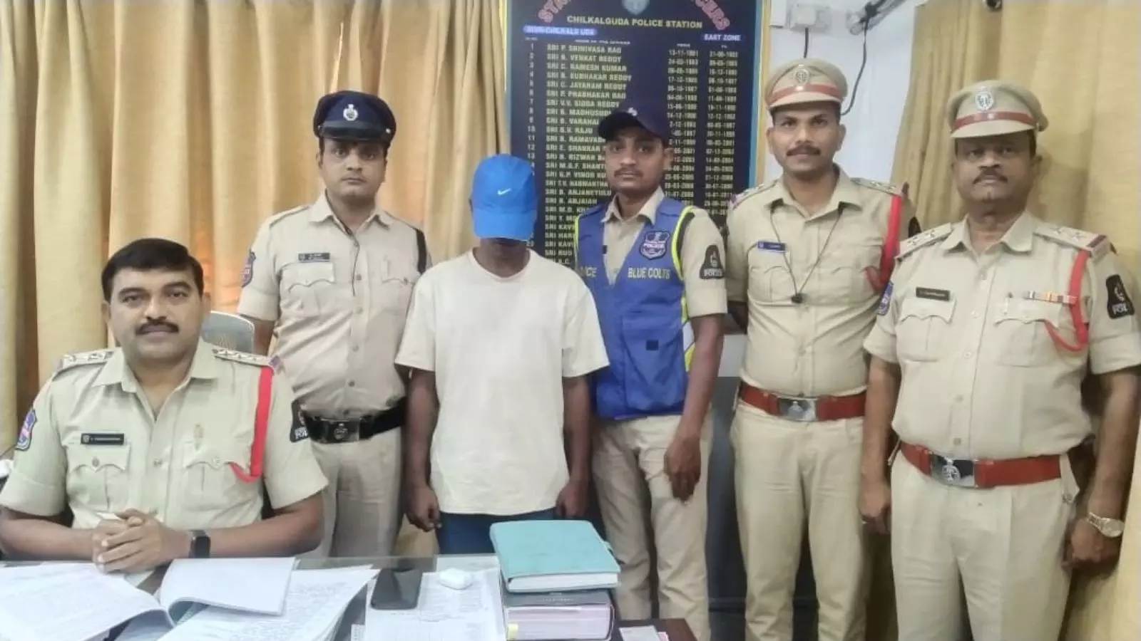 Hyderabad में उत्पीड़न से तंग आकर किशोरी ने की आत्महत्या, बॉयफ्रेंड गिरफ्तार Hyderabad में उत्पीड़न से तंग आकर किशोरी ने की आत्महत्या, बॉयफ्रेंड गिरफ्तार