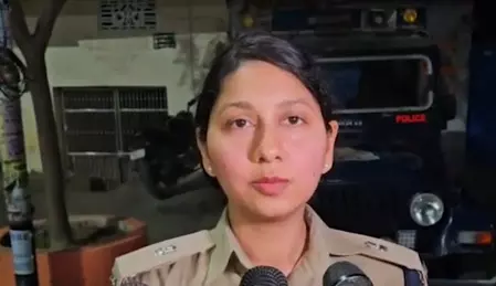 LIVE वीडियो सामने आया: पुलिस की गिरफ्त में कॉलेज में गोली चलाने वाला छात्र, पुलिस की 7 टीमें एक्शन में LIVE वीडियो सामने आया: पुलिस की गिरफ्त में कॉलेज में गोली चलाने वाला छात्र, पुलिस की 7 टीमें एक्शन में