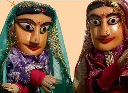 विश्व कठपुतली दिवस: कहीं गुलाबो सिताबो तो कहीं तोलू बोम्मलतम, देश के हर हिस्से में कठपुतली की अलग खूबसूरती विश्व कठपुतली दिवस: कहीं गुलाबो सिताबो तो कहीं तोलू बोम्मलतम, देश के हर हिस्से में कठपुतली की अलग खूबसूरती